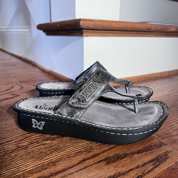 Alegria Carina Pewter Metallic Leather Thong Sandals CAR-621 Womens 39 US 9 - Picture 11 of 16